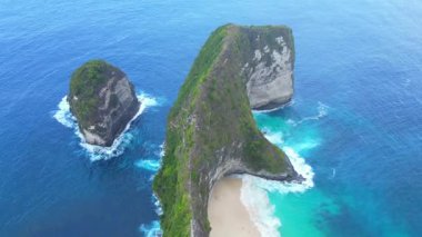 Kelingking Sahilinde Güçlü Okyanus Dalgaları, Nusa Penida, Bali, Endonezya