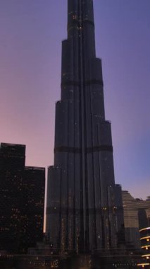 Burj Halife ve Dansçı Çeşme Şovu Dubai 'de Gece Dünyalar Boyu En Yüksek Gökdelende