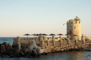 Denizdeki deniz feneri
