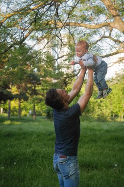 genç Baba ile oğlu
