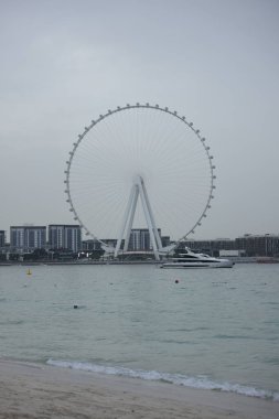 Dubai yat limanı, Dubai lüks marinası ve Dubai manzaralı popüler bir plaj. 