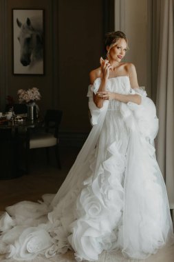 Gelinlikli poz güzel gelin