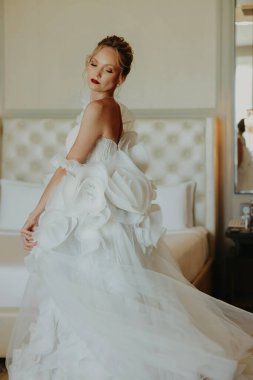 Genç gelin gelinlik