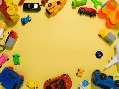 Renkli plastik çocuk oyuncakları