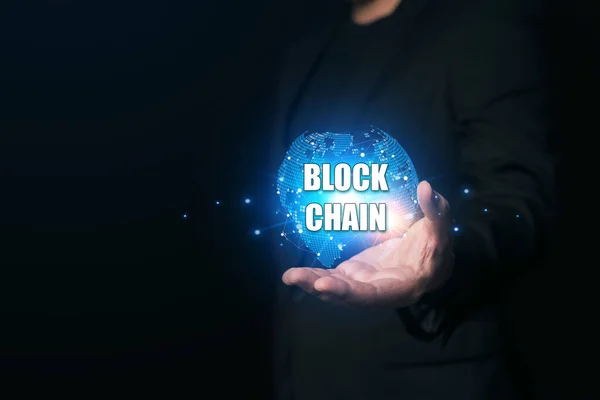 Empresário Segurando Mundo Blockchain Conceito Tecnologia — Fotografia de Stock