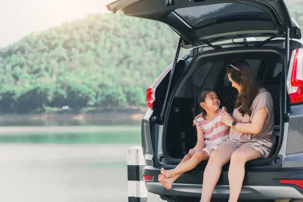 Vacanța Vară Mama Fiica Fericită Distrează Conceptul Familie Vacanță Călătorie Imagini stoc fără drepturi de autor
