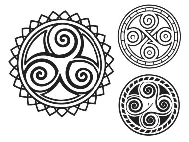 Beyaz arka planda izole edilmiş parlayan efektler ve kabartmalı versiyonlar da dahil olmak üzere birden fazla stilde antik Kelt spiral sembolleri koleksiyonu..