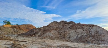Kalimantan, Endonezya 'da yasa dışı kömür madenciliğinden arta kalan kurak topraklar