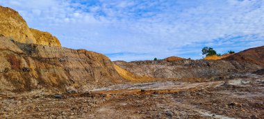Kalimantan, Endonezya 'da yasa dışı kömür madenciliğinden arta kalan kurak topraklar