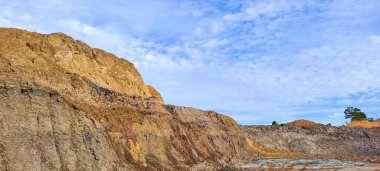 Kalimantan, Endonezya 'da yasa dışı kömür madenciliğinden arta kalan kurak topraklar