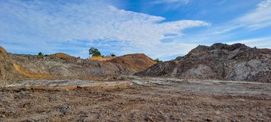 Kalimantan, Endonezya 'da yasa dışı kömür madenciliğinden arta kalan kurak topraklar