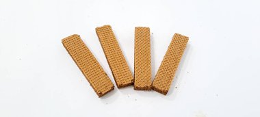 Beyaz arkaplanda çikolatalı gofret