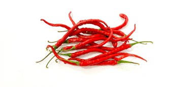 Beyaz arkaplanda kırmızı biber izole edilmiş