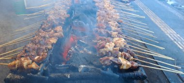 Tavuk ve sığır eti ızgarada