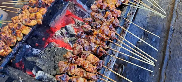 Tavuk ve sığır eti ızgarada