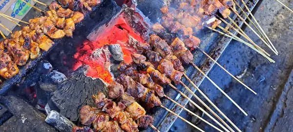 Tavuk ve sığır eti ızgarada