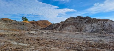 Kalimantan, Endonezya 'da yasa dışı kömür madenciliğinden arta kalan kurak topraklar
