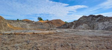 Kalimantan, Endonezya 'da yasa dışı kömür madenciliğinden arta kalan kurak topraklar