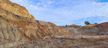 Kalimantan, Endonezya 'da yasa dışı kömür madenciliğinden arta kalan kurak topraklar
