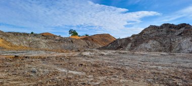Kalimantan, Endonezya 'da yasa dışı kömür madenciliğinden arta kalan kurak topraklar