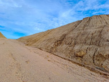 Kalimantan, Endonezya 'da yasa dışı kömür madenciliğinden arta kalan kurak topraklar