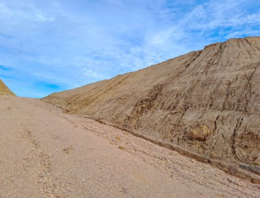 Kalimantan, Endonezya 'da yasa dışı kömür madenciliğinden arta kalan kurak topraklar