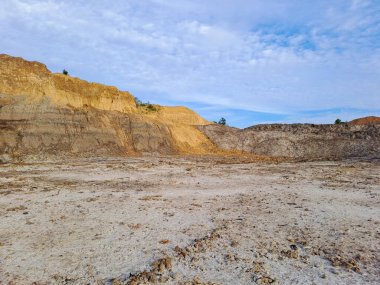 Kalimantan, Endonezya 'da yasa dışı kömür madenciliğinden arta kalan kurak topraklar