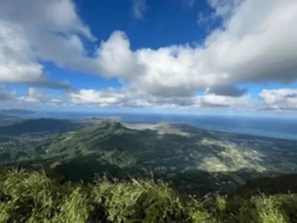 Dağların ve denizin manzarası