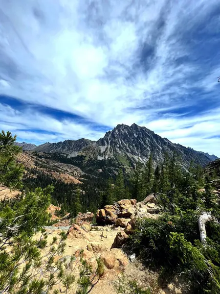 Dağ sırasının manzarası