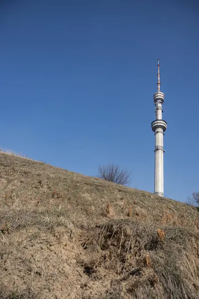 Almaty Kulesi Tepe Yamacı Temiz Gökyüzü