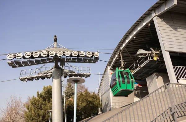 Yeşil Kablo Otomobil İstasyonu Güneşli Gün