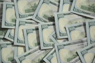 Birçok yüz dolarlık banknot dokusunun işlenmiş kolajı. Pankart, arkaplan veya 3B haritalama için doku