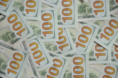 Birçok yüz dolarlık banknot dokusunun işlenmiş kolajı. Pankart, arkaplan veya 3B haritalama için doku