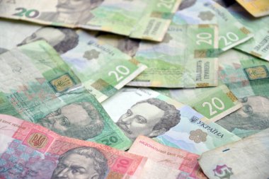 Ukrayna 'nın işlenmiş Hryvnia UAH kolajı banknotların dokusunu destekler. Pankart, arkaplan veya 3B haritalama için doku