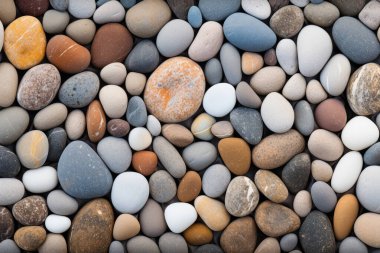 Deniz kıyısı çakıl taşları dokusunun işlenmiş kolajı. Pankart, arkaplan veya 3B haritalama için doku