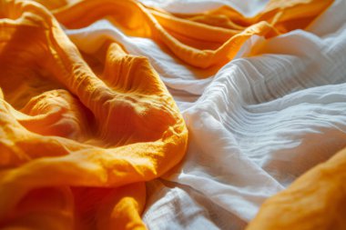 Soyut arkaplan örtüsü için turuncu ipek kumaş. Soyut kumaş alev arkaplanı, sanatsal dalgalı kumaş fraktal desen kapat