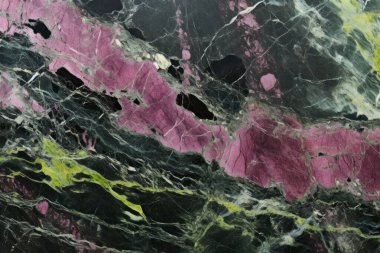 Zoisite tanzanit taşından işlenmiş kolaj mor ve yeşil doku. Pankart, arkaplan veya 3B haritalama için doku