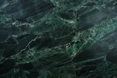 İşlenmiş kolaj, koyu yeşil parlak mermer dokular. Pankart, arkaplan veya 3B haritalama için doku
