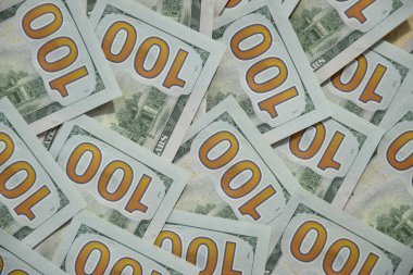 Birçok yüz dolarlık banknot dokusunun işlenmiş kolajı. Pankart, arkaplan veya 3B haritalama için doku