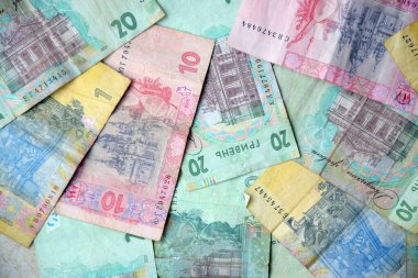 Ukrayna 'nın işlenmiş Hryvnia UAH kolajı banknotların dokusunu destekler. Pankart, arkaplan veya 3B haritalama için doku