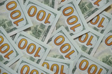 Birçok yüz dolarlık banknot dokusunun işlenmiş kolajı. Pankart, arkaplan veya 3B haritalama için doku