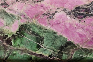 Zoisite tanzanit taşından işlenmiş kolaj mor ve yeşil doku. Pankart, arkaplan veya 3B haritalama için doku