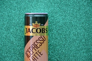 KHARKIV, UKRAINE - 2 Şubat 2024 Konserve Jacobs Icepresso Latte soğuk kahve