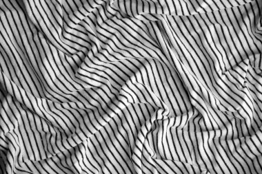 Birçok katlı, soyut siyah ve beyaz soyulmuş kumaş arkaplan kolajı.