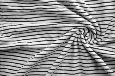 Birçok katlı, soyut siyah ve beyaz soyulmuş kumaş arkaplan kolajı.