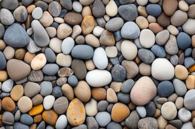 Sahildeki çakıl taşlarının yüzey dokusunun işlenmiş kolajı. Pankart, arkaplan veya 3B haritalama için doku