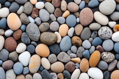 Deniz kıyısı çakıl taşları dokusunun işlenmiş kolajı. Pankart, arkaplan veya 3B haritalama için doku