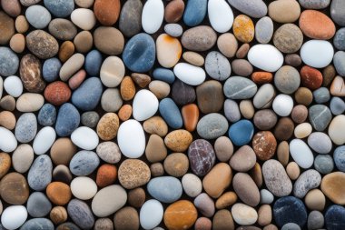 Sahildeki çakıl taşlarının yüzey dokusunun işlenmiş kolajı. Pankart, arkaplan veya 3B haritalama için doku