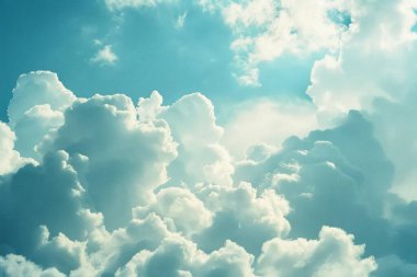 Mavi bulutlu gökyüzünün gündüz fotoğrafı yakın çekim. Arkaplan veya haritalama için arkaplan dokusu