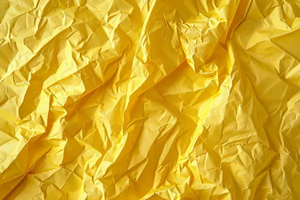 Buruşuk sarı kağıtların fotoğrafı. Kapatın. Arkaplan veya haritalama için arkaplan dokusu